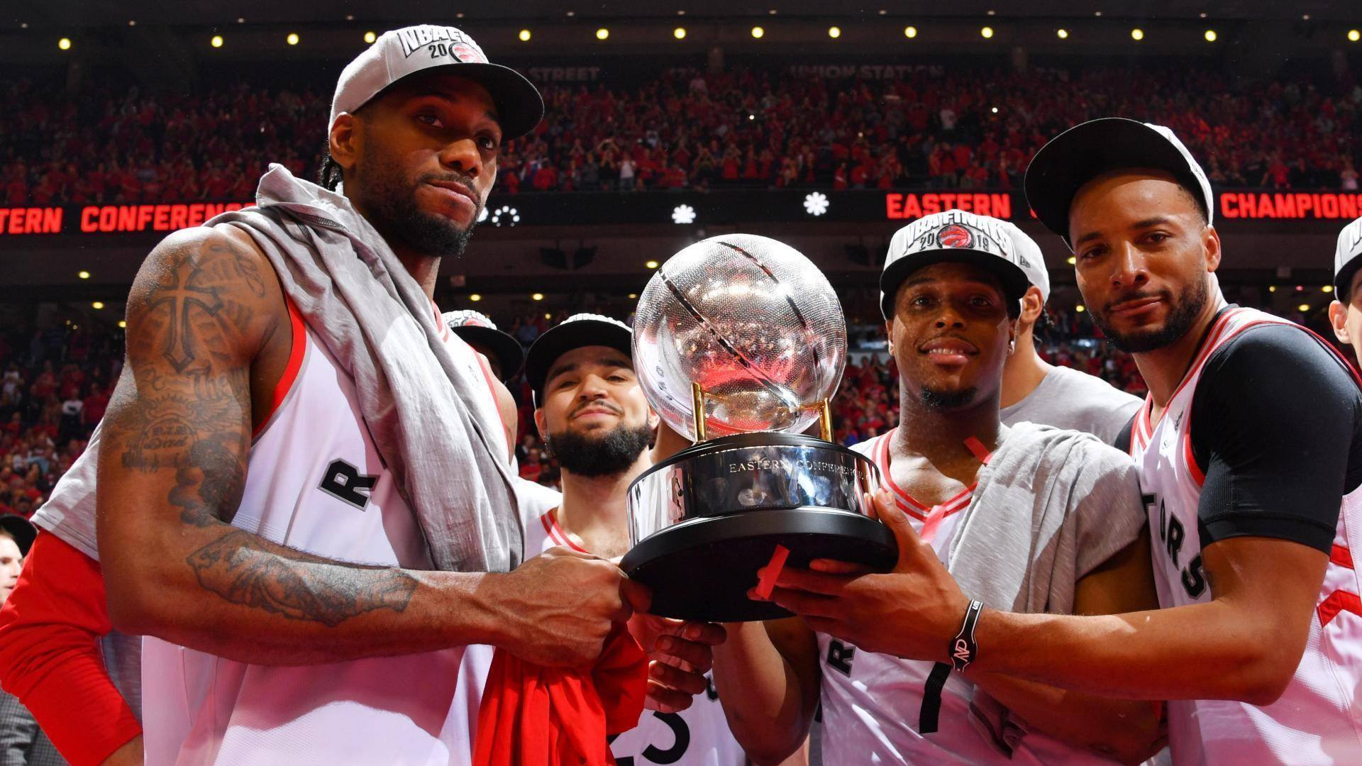 九游官方网站瑞士队观众热烈欢呼！，西亚卡姆迎来三赛季出色发挥热度持续攀升的简单介绍